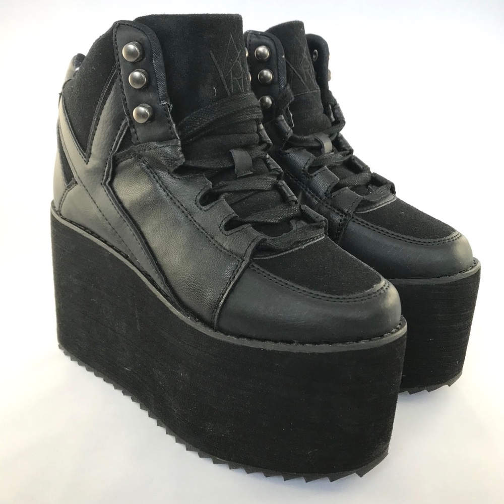 Y.R.U. Qozmo High Black Platform Sneakers